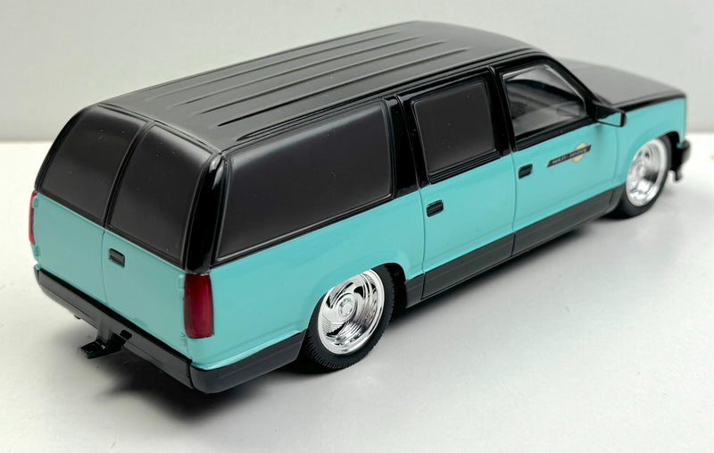 Harley Davidson "On the Road" Chevrolet Suburban Heritage Softail 1:25 NIB 99710   - TvMovieCards.com