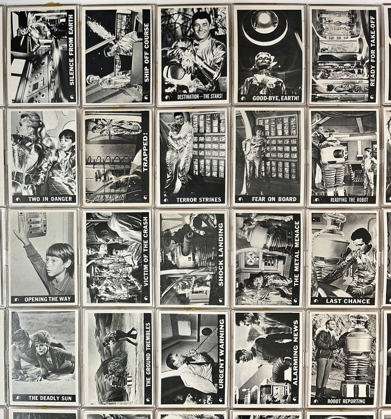 1966 Lost In Space Complete 55 Gum Trading Card Set Topps   - TvMovieCards.com
