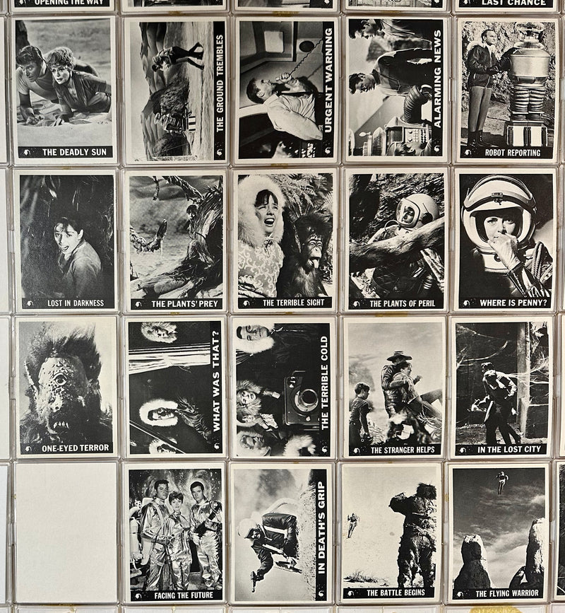 1966 Lost In Space Complete 55 Gum Trading Card Set Topps   - TvMovieCards.com