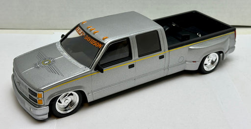 Harley Davidson "On the Road" Chevy Crew Cab Dualie Pick-up w/Fat Boy 1:25 NIB   - TvMovieCards.com
