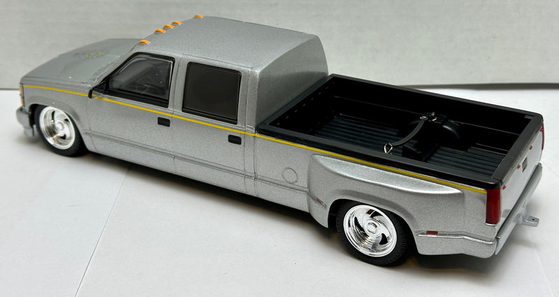 Harley Davidson "On the Road" Chevy Crew Cab Dualie Pick-up w/Fat Boy 1:25 NIB   - TvMovieCards.com