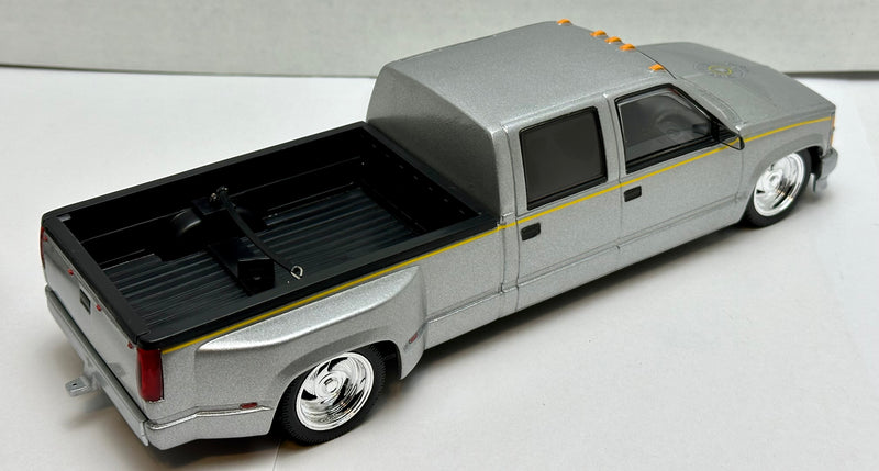 Harley Davidson "On the Road" Chevy Crew Cab Dualie Pick-up w/Fat Boy 1:25 NIB   - TvMovieCards.com