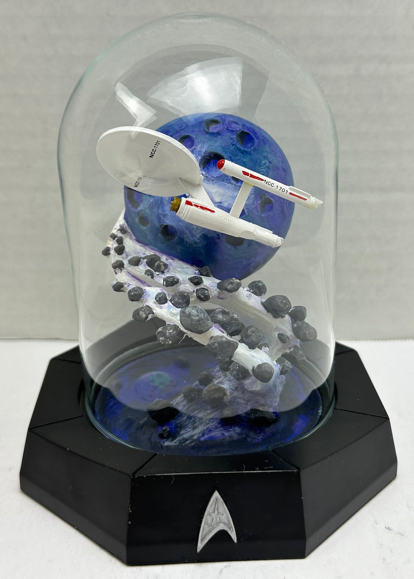 Franklin Mint Star Trek Miniature Sculpture “USS Enterprise NCC-1701” Glass Dome   - TvMovieCards.com