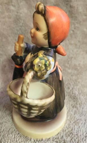Goebel Hummel Figurine TMK6 350 "On Holiday" 4.25"   - TvMovieCards.com