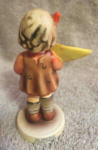 Goebel Hummel Figurine TMK7 549 3/0 "A Sweet Offering" Hummel Club 3.5"   - TvMovieCards.com