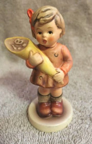 Goebel Hummel Figurine TMK7 549 3/0 "A Sweet Offering" Hummel Club 3.5"   - TvMovieCards.com