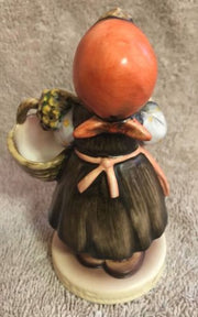 Goebel Hummel Figurine TMK6 350 "On Holiday" 4.25"   - TvMovieCards.com