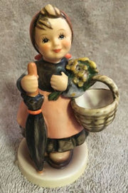 Goebel Hummel Figurine TMK6 350 "On Holiday" 4.25"   - TvMovieCards.com
