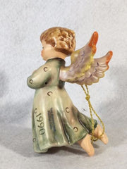 Goebel Hummel Figurine TMK6 1990 #484 "Peace on Earth"   - TvMovieCards.com