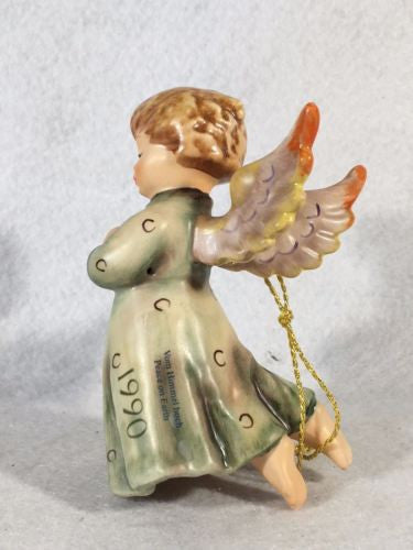 Goebel Hummel Figurine TMK6 1990 #484 "Peace on Earth"   - TvMovieCards.com