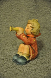 Goebel Hummel Figurine 391 "Girl With Trumpet" TMK6 1968 Germany 2 3/4"   - TvMovieCards.com