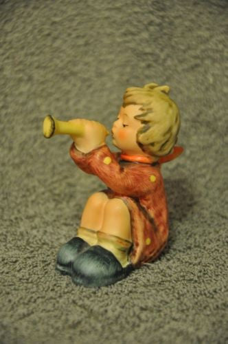 Goebel Hummel Figurine 391 "Girl With Trumpet" TMK6 1968 Germany 2 3/4"   - TvMovieCards.com