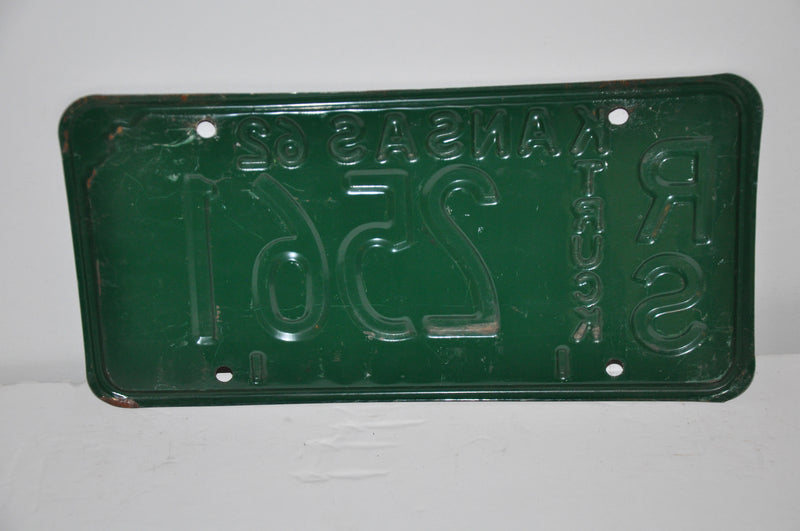 1962 Kansas License Plate # RS-2561 Russell County Truck Man Cave Chevy Ford   - TvMovieCards.com