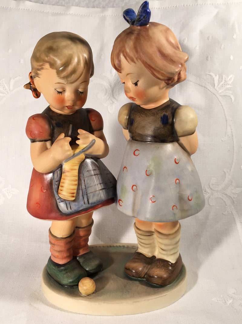 Goebel Hummel Figurine TMK5 #256 "Knitting Lesson" 7.50" Tall   - TvMovieCards.com