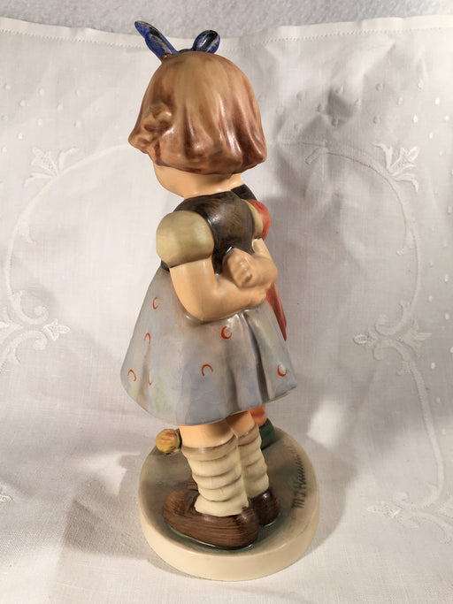 Goebel Hummel Figurine TMK5 #256 "Knitting Lesson" 7.50" Tall   - TvMovieCards.com