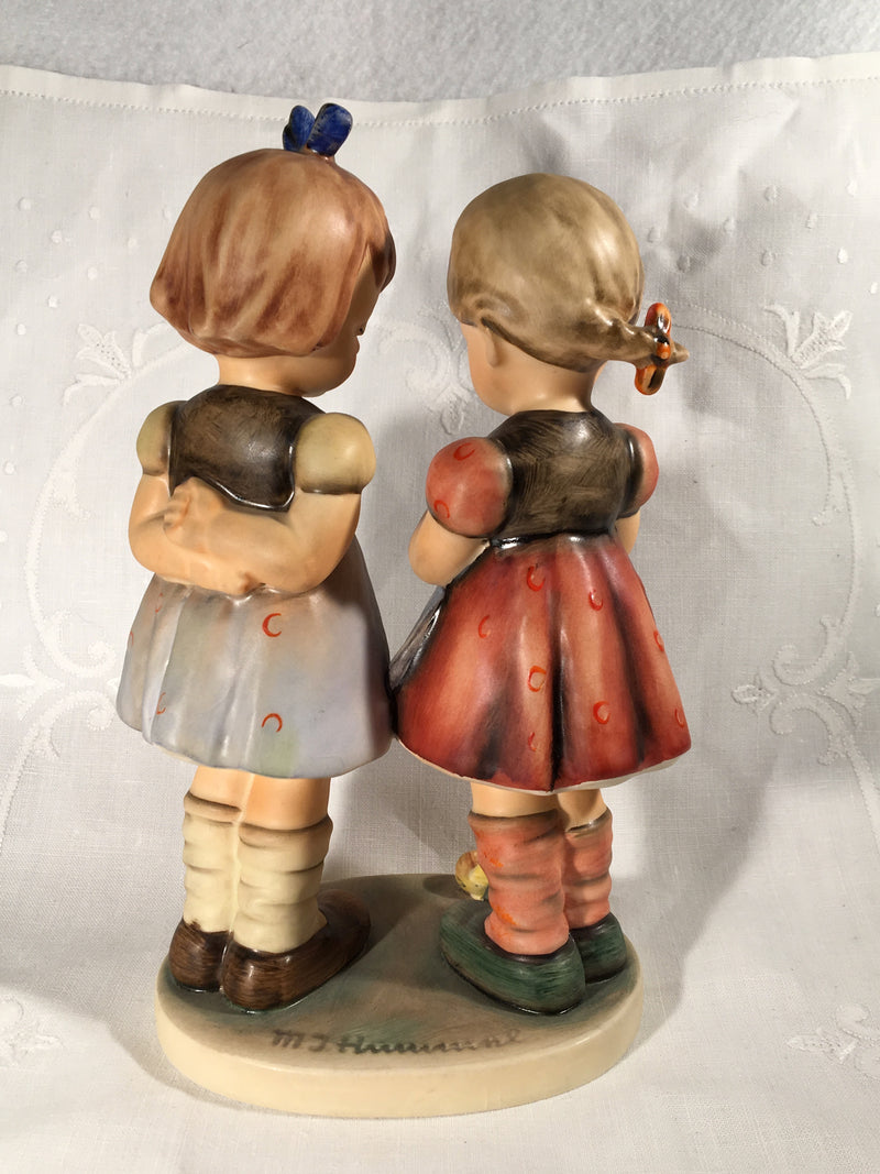 Goebel Hummel Figurine TMK5 #256 "Knitting Lesson" 7.50" Tall   - TvMovieCards.com