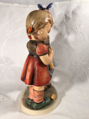 Goebel Hummel Figurine TMK5 #256 "Knitting Lesson" 7.50" Tall   - TvMovieCards.com