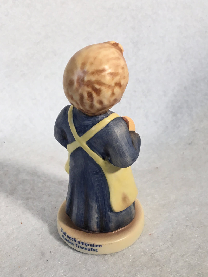 Goebel Hummel Figurine # 727 "Garden Treasures" TMK7 3 5/8"   - TvMovieCards.com