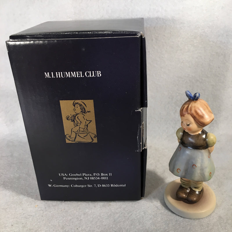 Goebel Hummel Figurine #493 "Two Hands One Treat" TMK7 4"   - TvMovieCards.com