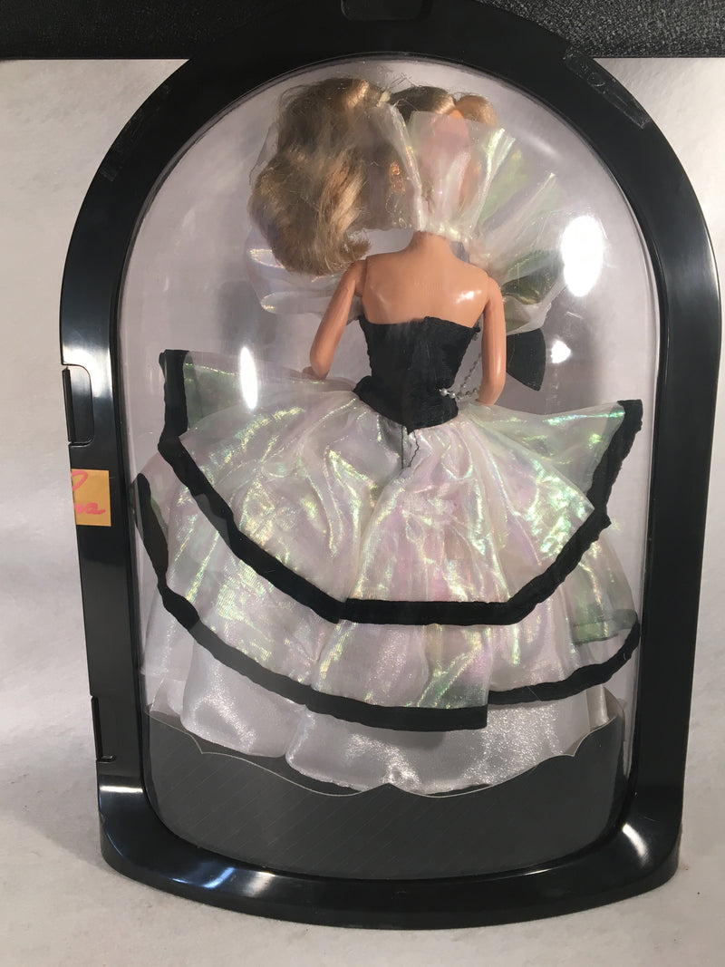 Vanna White Commemorative Doll, Limited Edition HSN96/005   - TvMovieCards.com