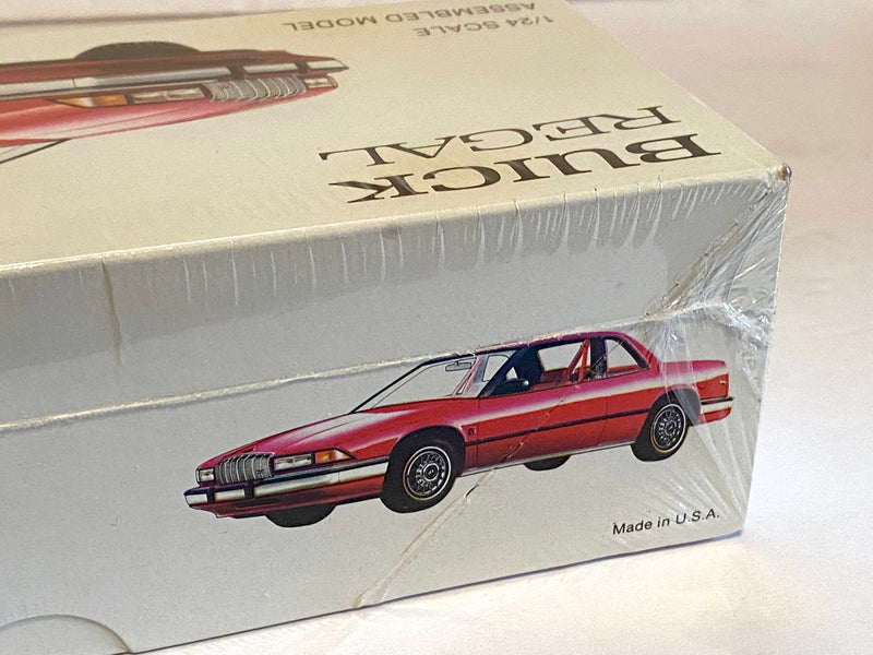 1988 Buick Regal 2 Door Coupe Dealer Promo 1/24 Scale Plastic Model New in Box   - TvMovieCards.com